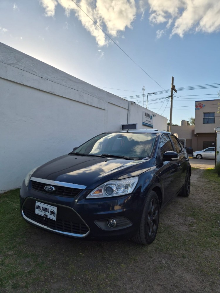 Ford Focus 5P 2,0 Ghia AT — foto 2